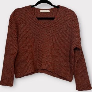 ÁERON Cropped V Neck Sweater